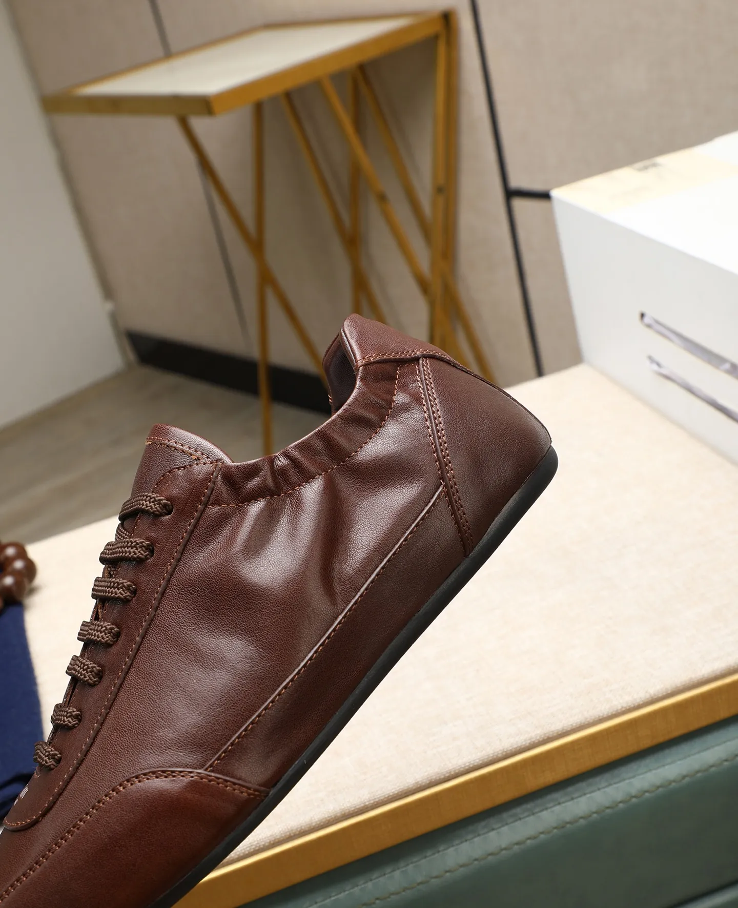 Men's shoes 💰 680 (top version) Product trademark: Prada "Prada" original casual shoes Regular size: 38-44 (can be customized to 45) Product materials: Original imported cowhide upper, original outsole.
